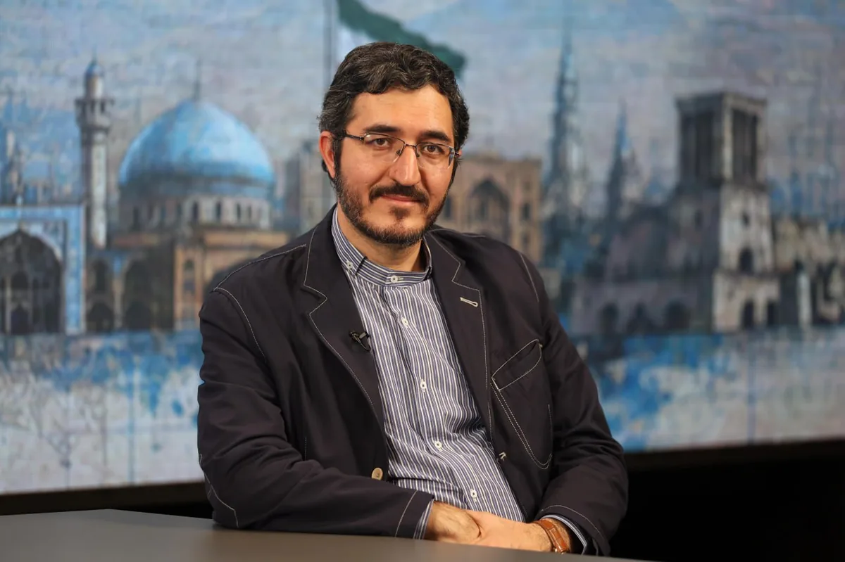 عمده مجازاتها در جمهوری اسلامی را به عزرائیل واگذار کردهایم! / «عشق دوربینها» مراسم تشییع رهبر شهید را خراب کردند