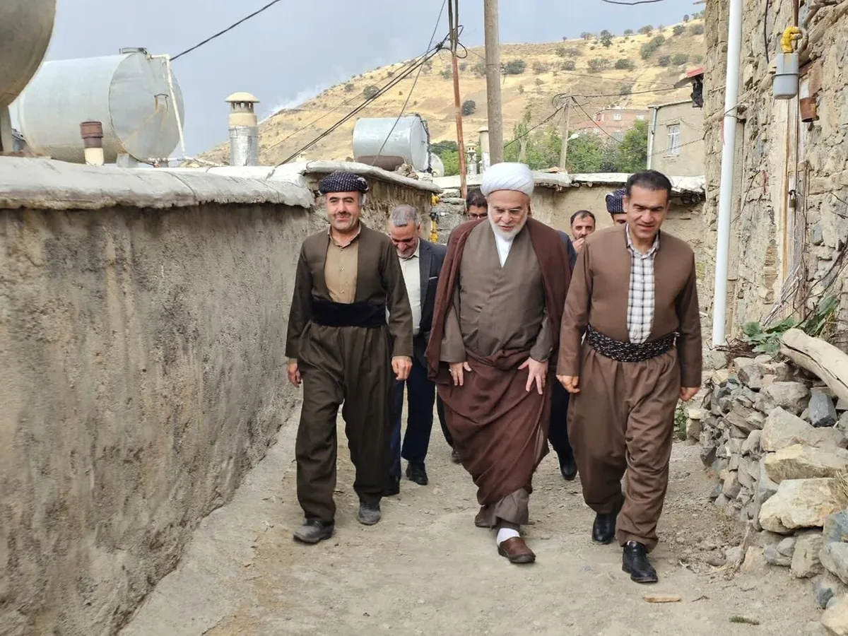 سرکشی نماینده ولیفقیه در کردستان از خانواده شهدای سروآباد