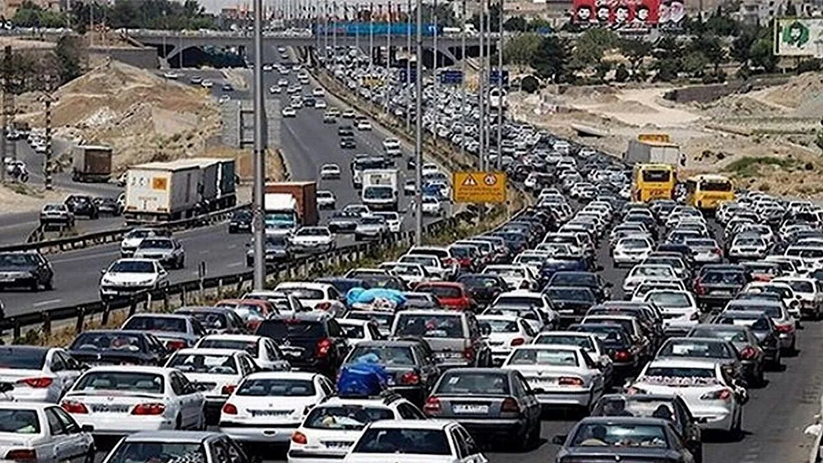 ترافیک نیمهسنگین در ۴ محور منتهی به تهران/ بارش باران در محورهای شمالی کشور