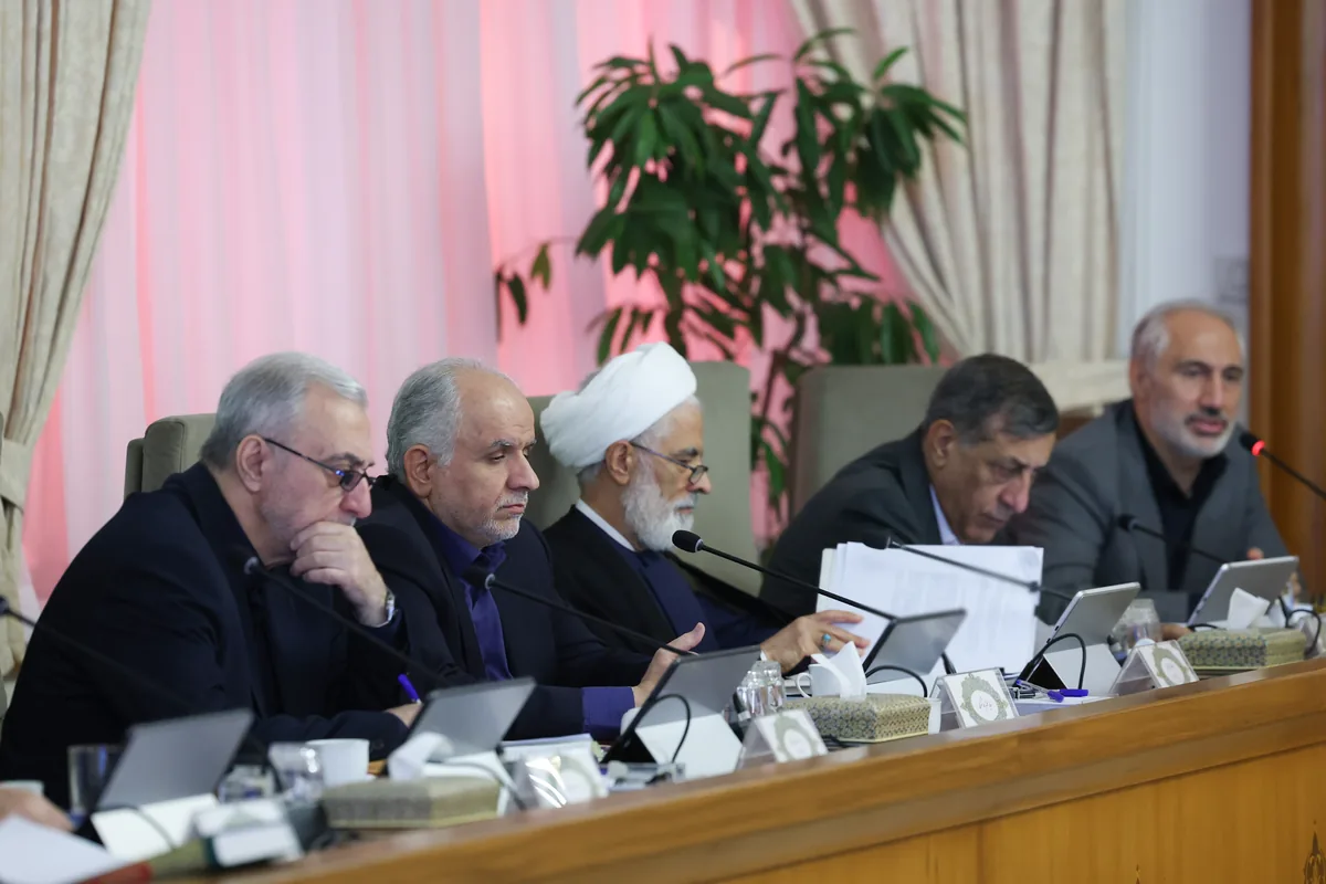 دولت برای تحقق تدابیر رهبر معظم انقلاب و عبور کشور از شرایط «نه جنگ، نه صلح» تلاش می‌کند