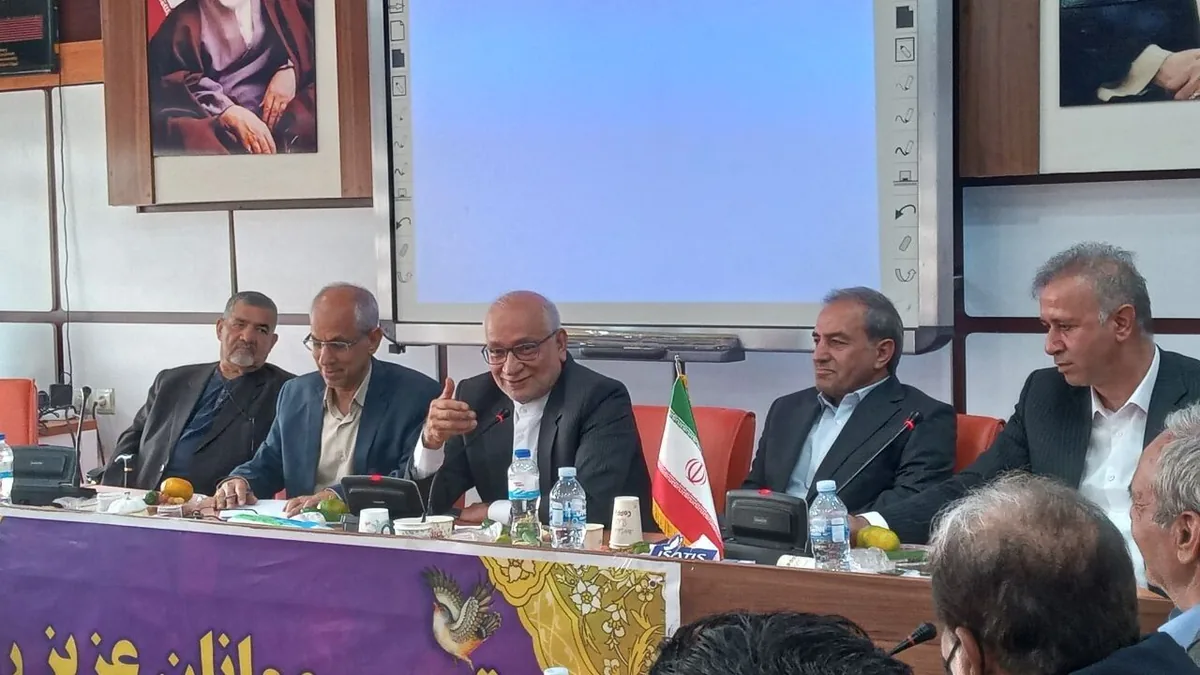 مرعشی: کشور به ۱۵۰ حزب نیاز ندارد/اصلاحطلبان احزاب پراکنده را ادغام کنند