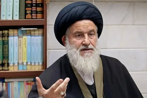 تهدید مسئولان توسط عضو مجلس خبرگان: یک خشاب برای هر نفرتان خالی میکنیم!