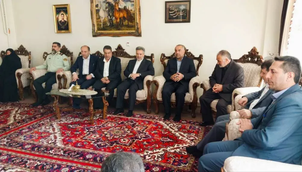 دیدار رئیس سازمان زندانها با خانواده شهید داود نامی در شهرستان تبریز