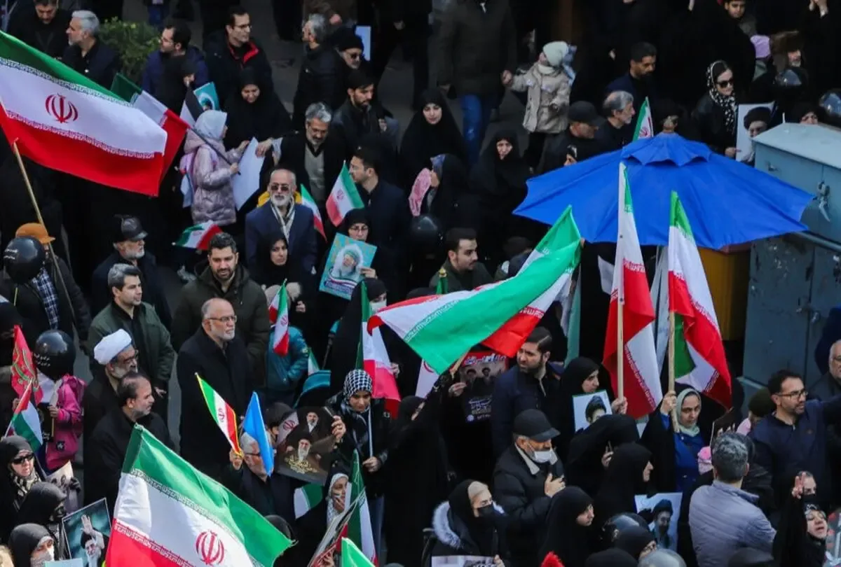 باید بر تهیه پلاکاردها و ترکیب سخنرانان تجمعات شبانه، نظارت شود