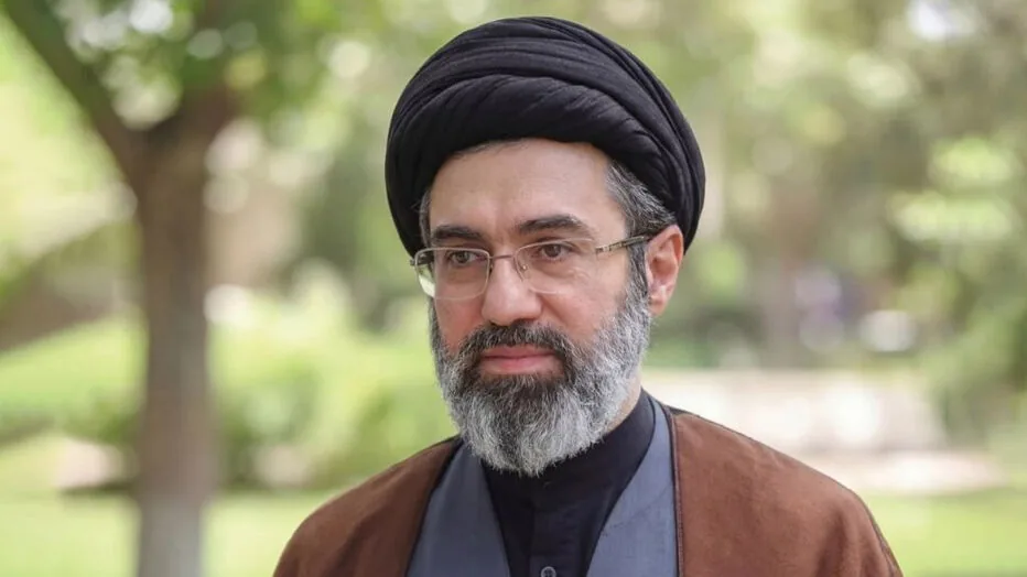 تأکید رهبر معظم انقلاب بر مدیریت تنگه هرمز و تأمین حقوق ملت ایران در دیدار محسن رضایی