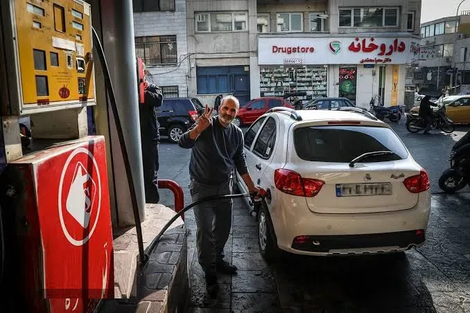 ماجرای کارمزد ۱۰۰۰ تومانی در پمپبنزینها / شریعتی خواستار بازگشت پول مردم شد