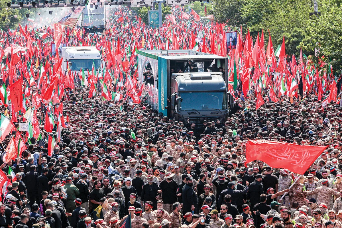 بازخوانی ویژگیهای اخلاقی، سیاسی و مذهبی رهبر شهید در گفتوگو با حجتالاسلام نظافت یزدی/ رهبری که جهان را به حیرت واداشت