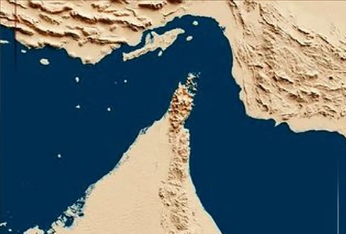 یک نفتکش در شرق تنگه هرمز دچار آتشسوزی شد