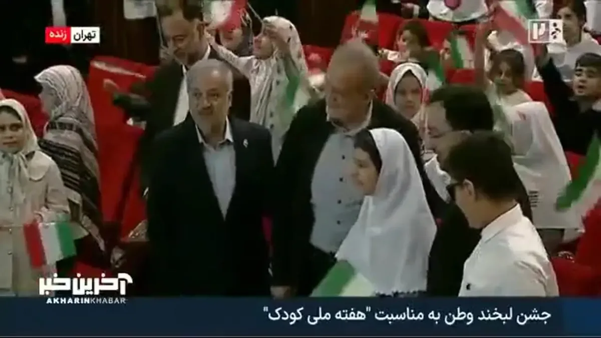 ببینید | ذوقزدگی و اشک یک کودک از دیدار با رئیسجمهور در جشن لبخند وطن