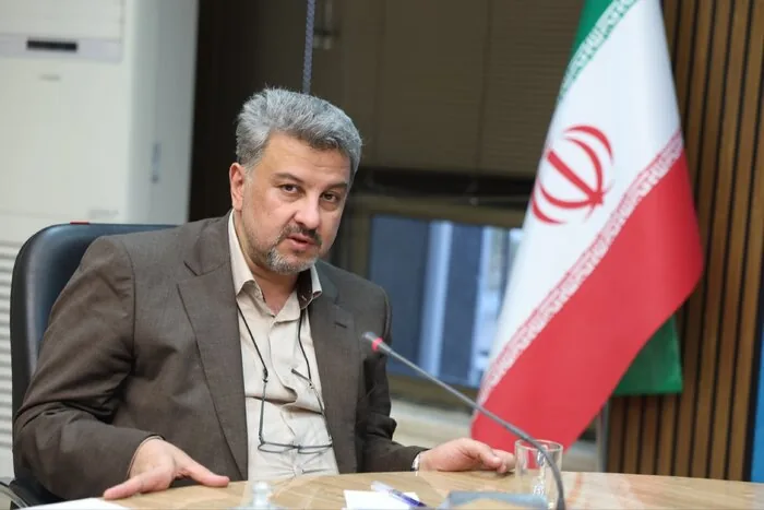 استاندار کرمان خواستار تسریع در اتصال نیروگاه‌های خورشیدی به شبکه برق شد