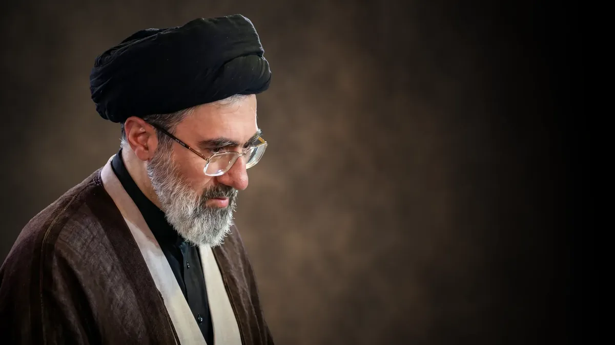 رهبر انقلاب: تا رسیدن به قلّههای پیشرفت همعهدیم