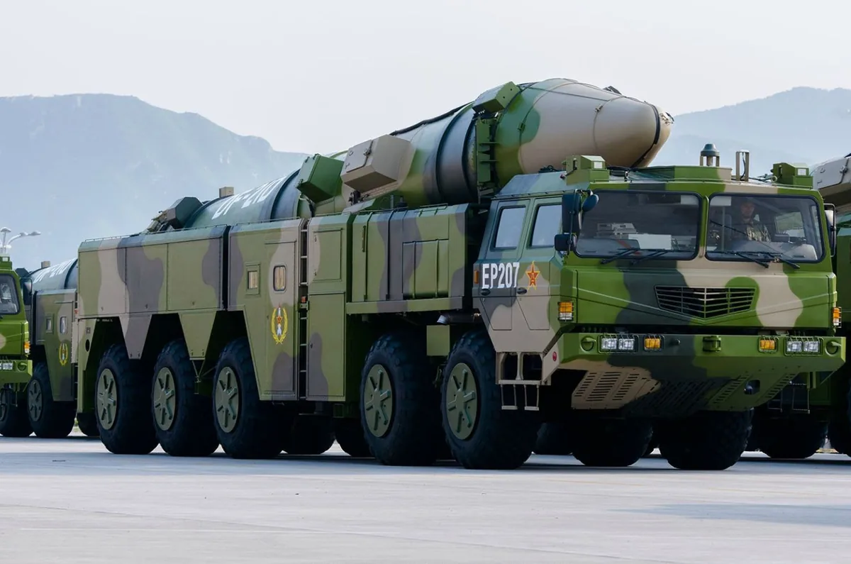 موشک بالستیک DF-21D