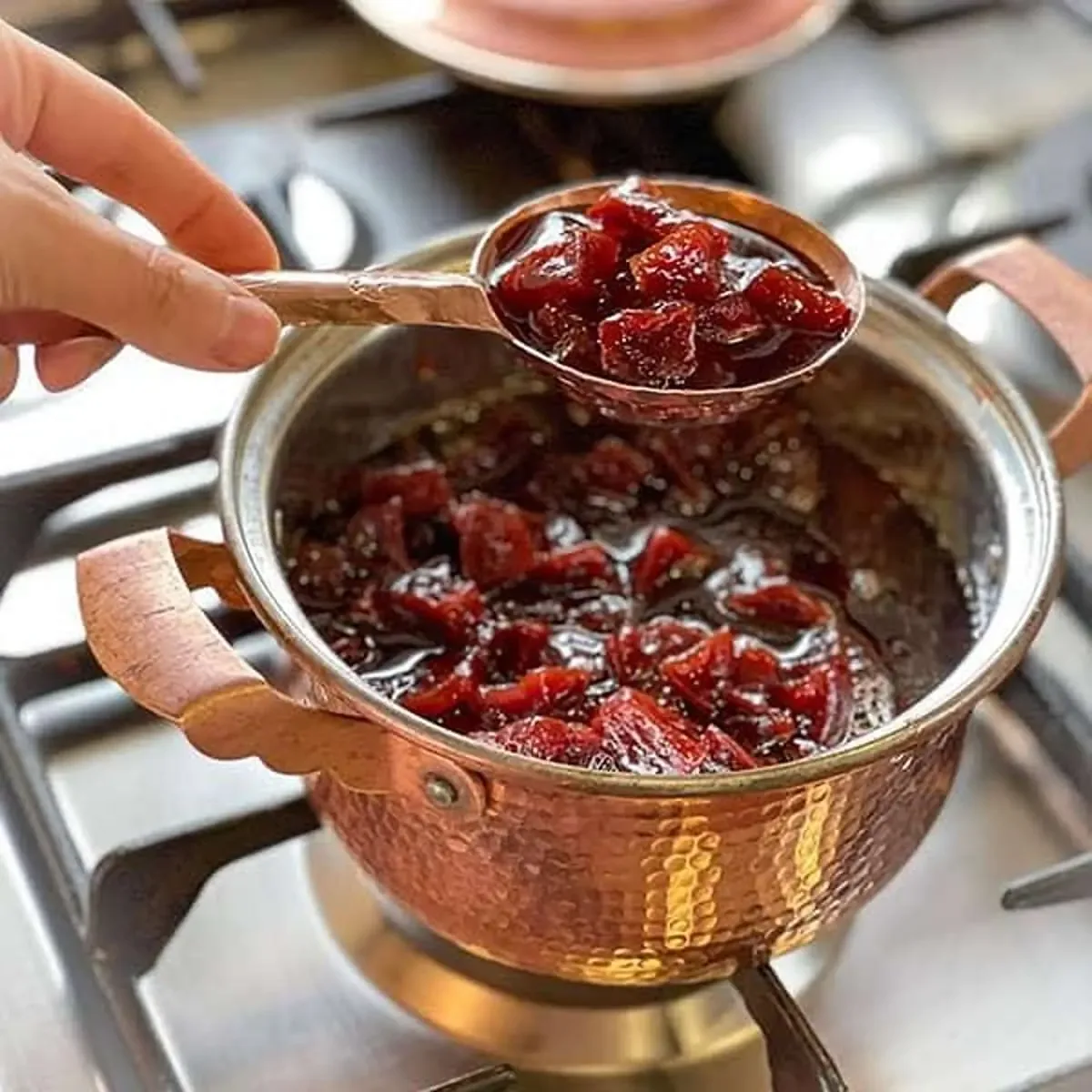 صبحونه فردا: طرز تهیه مربای بِه خانگی؛ فوتوفن خوشرنگ شدن و قرمز شدن مربای پاییزی!