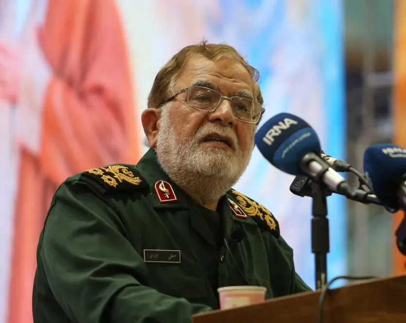 چرا نیروهای آمریکایی ۷۰۰ کیلومتر عقبنشینی کردند؟ / افشاگری سردار ایزدی از شکست دشمن در جنگ اخیر