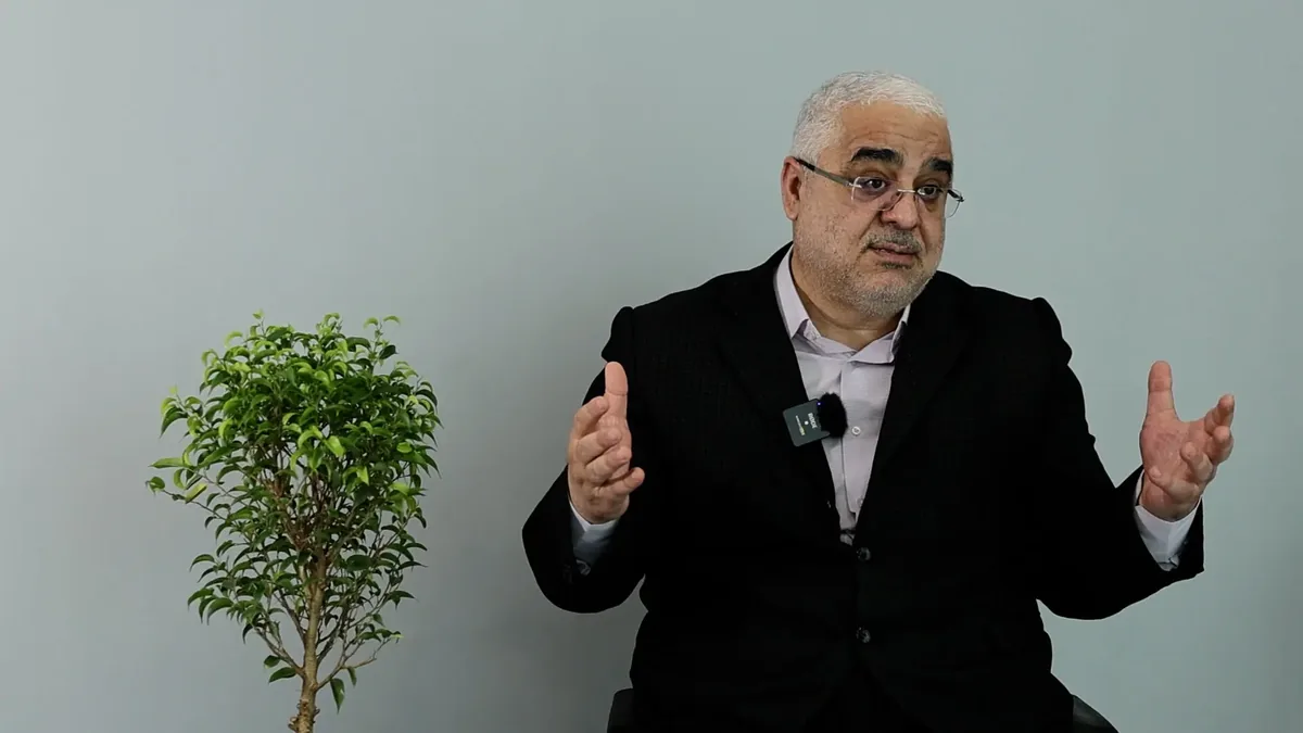 مگر میشود نمایندگان، نماینده مردم باشند اما ۹۶ درصد یا ۹۸ درصد مردم از آنها ناراضی باشند؟