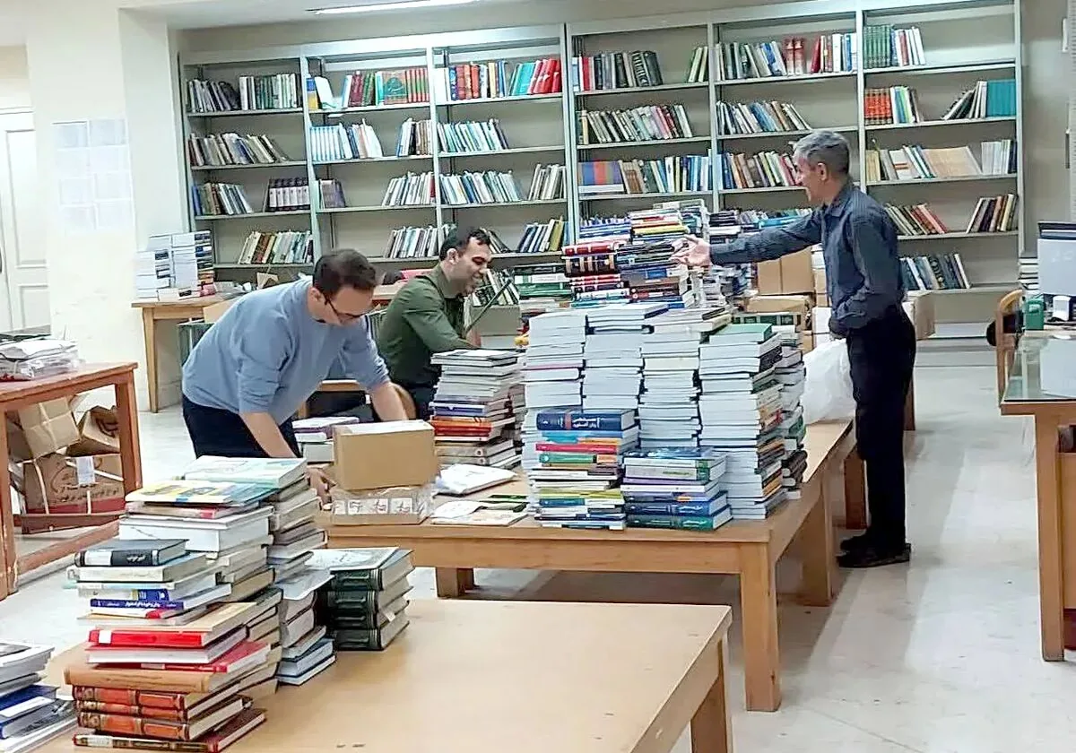 اهدای بیش از ۳۵ هزار نسخه منبع اطلاعاتی توسط فرهنگدوستان به کتابخانه رضوی