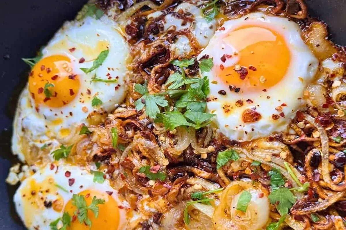 شام امشب با من: طرز تهیه نیمرو پیاز؛ شام ساده و خوشمزه با چند ماده اولیه