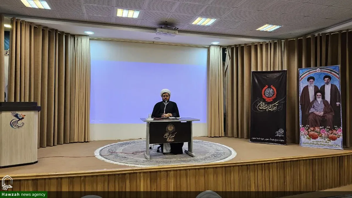 تحول در نظام خدمترسانی به طلاب توأم با هویتبخشی، امیدآفرینی و تقویت انگیزههای حوزوی باشد