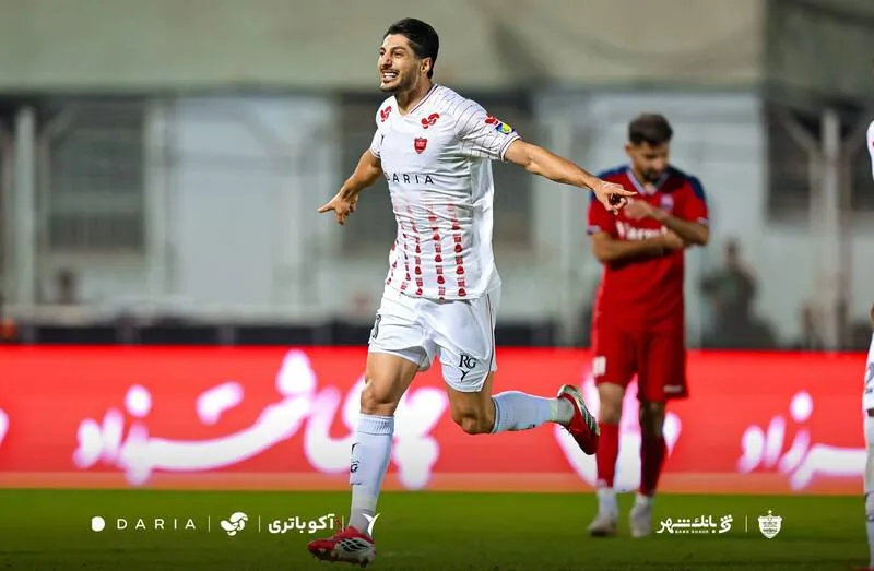 پرسپولیس با شکست نساجی صدر جدول را از سپاهان پس گرفت +فیلم و جدول