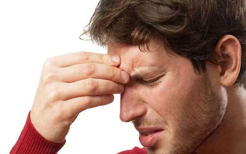 این نوع سردرد را جدی بگیرید؛ خطر پنهان برای بینایی