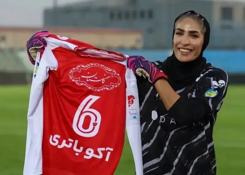 تصویر؛ کری سنگین گلر پرسپولیس برای استقلالیها