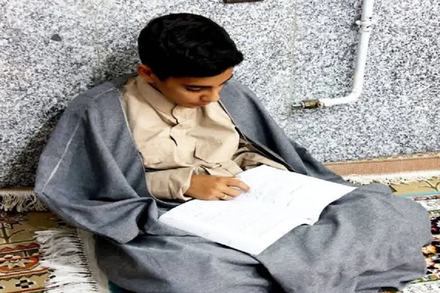 حضور منظم طلاب و پاسخگویی اساتید در طرح مطالعاتی مدرسه علمیه امام خمینی (ره) هرسین+عکس