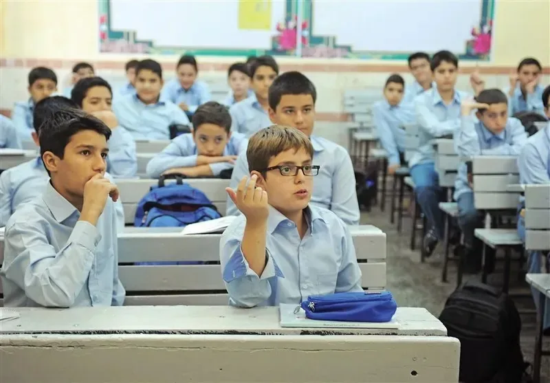 کلیه مدارس شهرستان قشم از فردا با شیوه ترکیبی مجازی و حضوری فعالیت میکنند
