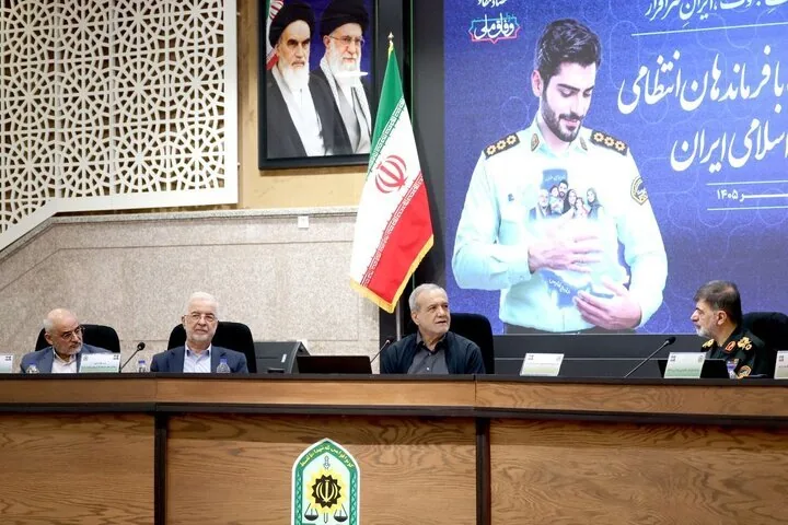 پیشنهاد امنیتی پزشکیان؛ در هر خانه یک «دیدهبان امنیت» باشد | رهبران منطقه امروز ما را طور دیگری نگاه میکنند