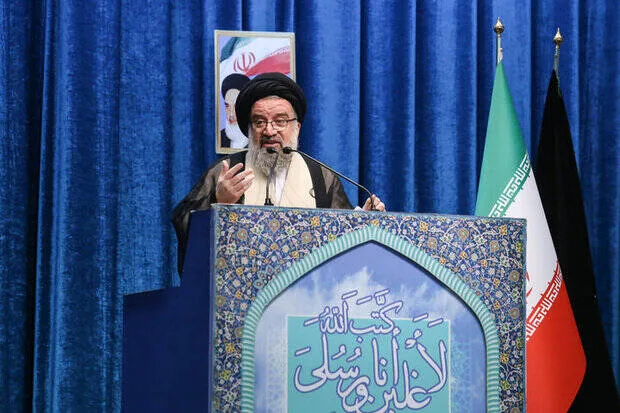 کسی به رزمندگان نیش و طعنه نزند/ دشمن در جنگ اقتصادی ناکام است