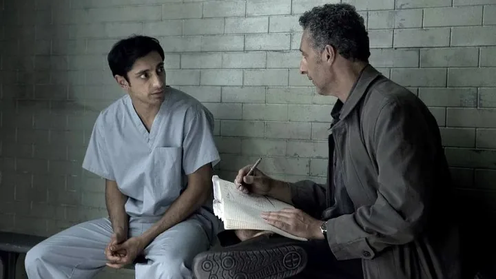 آن شب (The Night Of) از مینی‌سریال‌های HBO که تک‌تک قسمت‌هایشان یک شاهکار هنری است