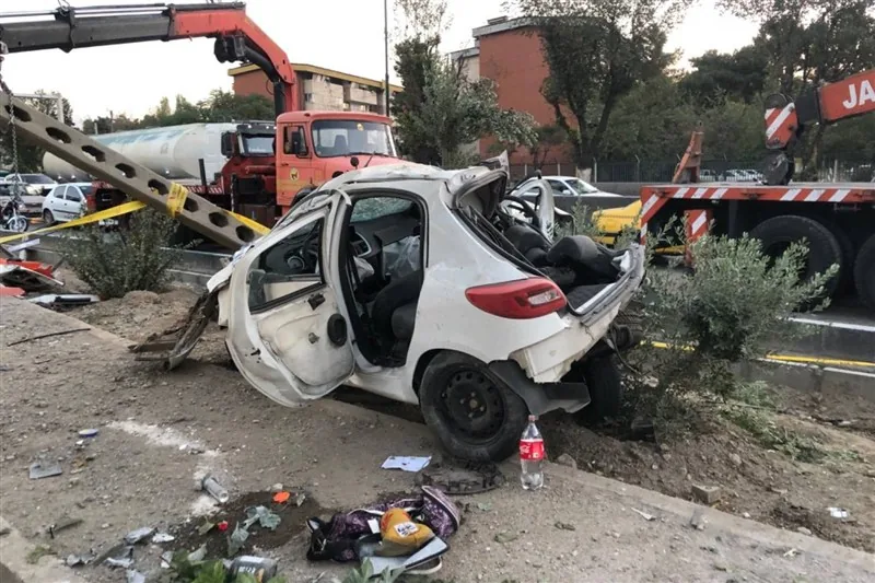 مرگ 2 زن در تصادف پژو 207 با تیر چراغ برق