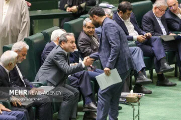 دلایل ۳ نماینده مجلس برای استیضاح عباس عراقچی/ ثابتی باز هم شمشیر را از رو بست/ موافقان استیضاح چند نفر هستند؟