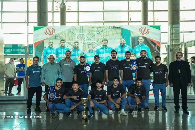 بازگشت قهرمانان فرنگی از آمریکا پس از قهرمانی در جهان