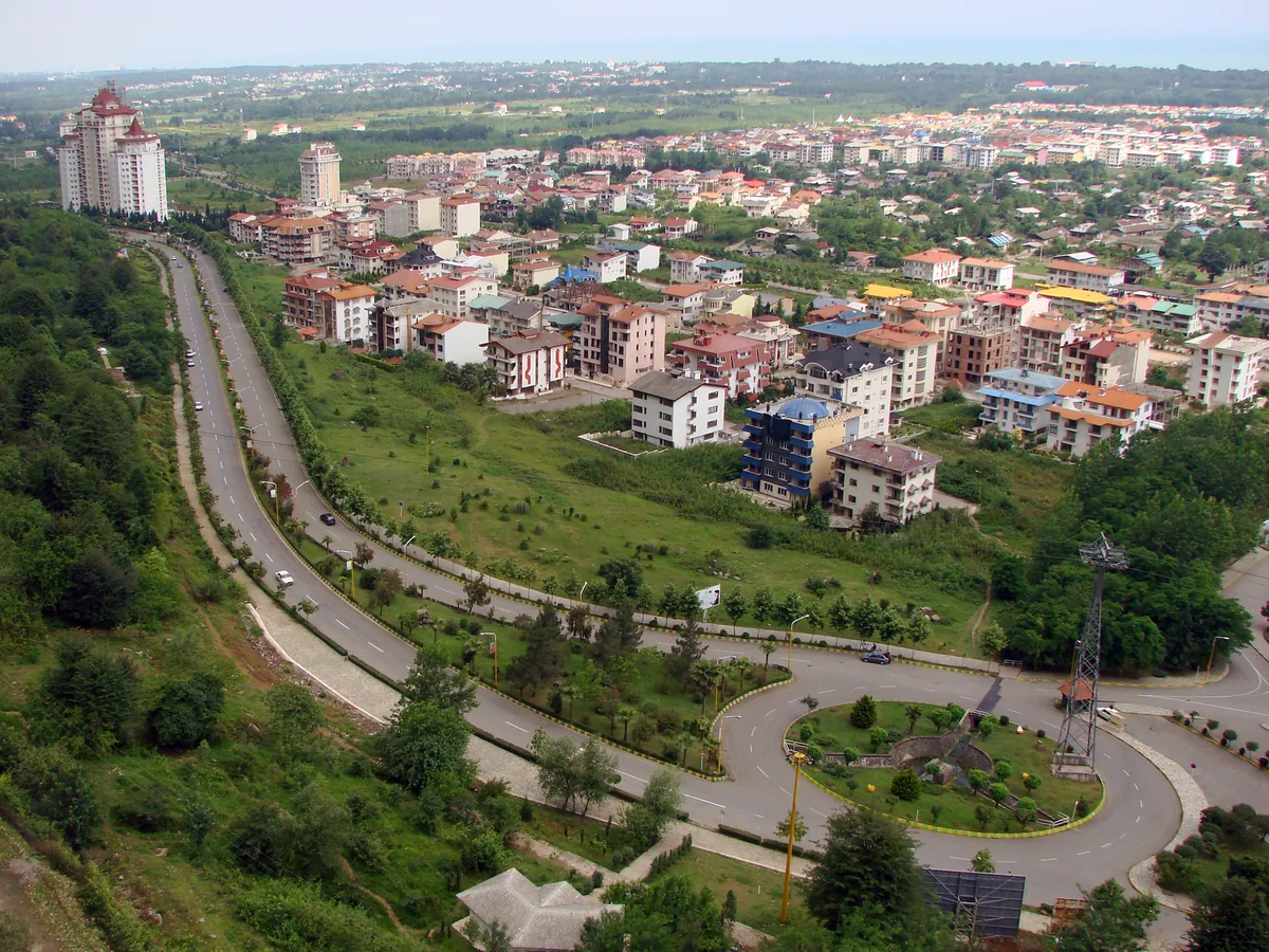 Shahrak-e_Namak_Abrud_villas
