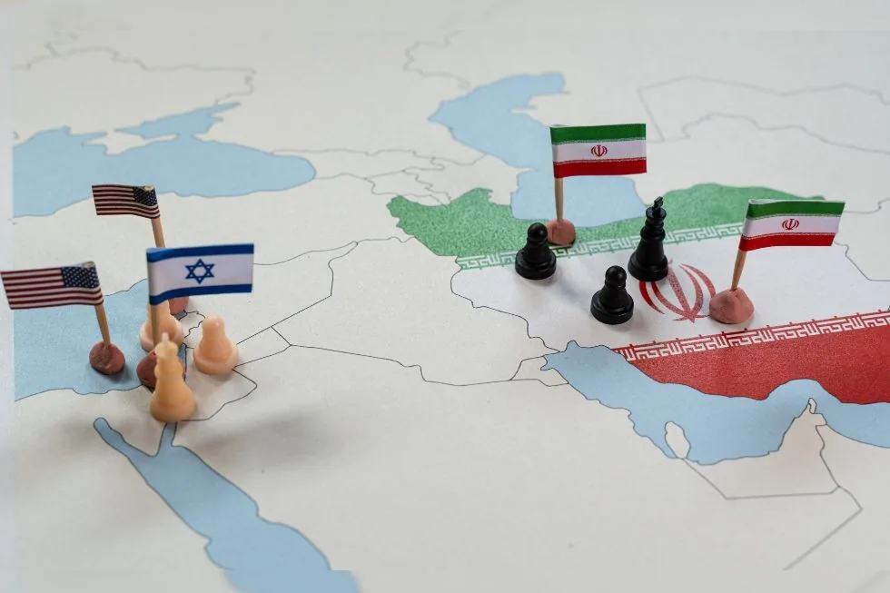دیاکو حسینی: باید وقوع جنگ را قطعی دانست اما... | دیدگاه اروپا نه برای ایران اهمیت دارد نه آمریکا | چین انگیزه میانجیگری ندارد