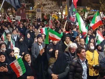 فیلم| شکوه میدان‌داری زنان و مردان اراکی در حمایت از نیروهای مسلح