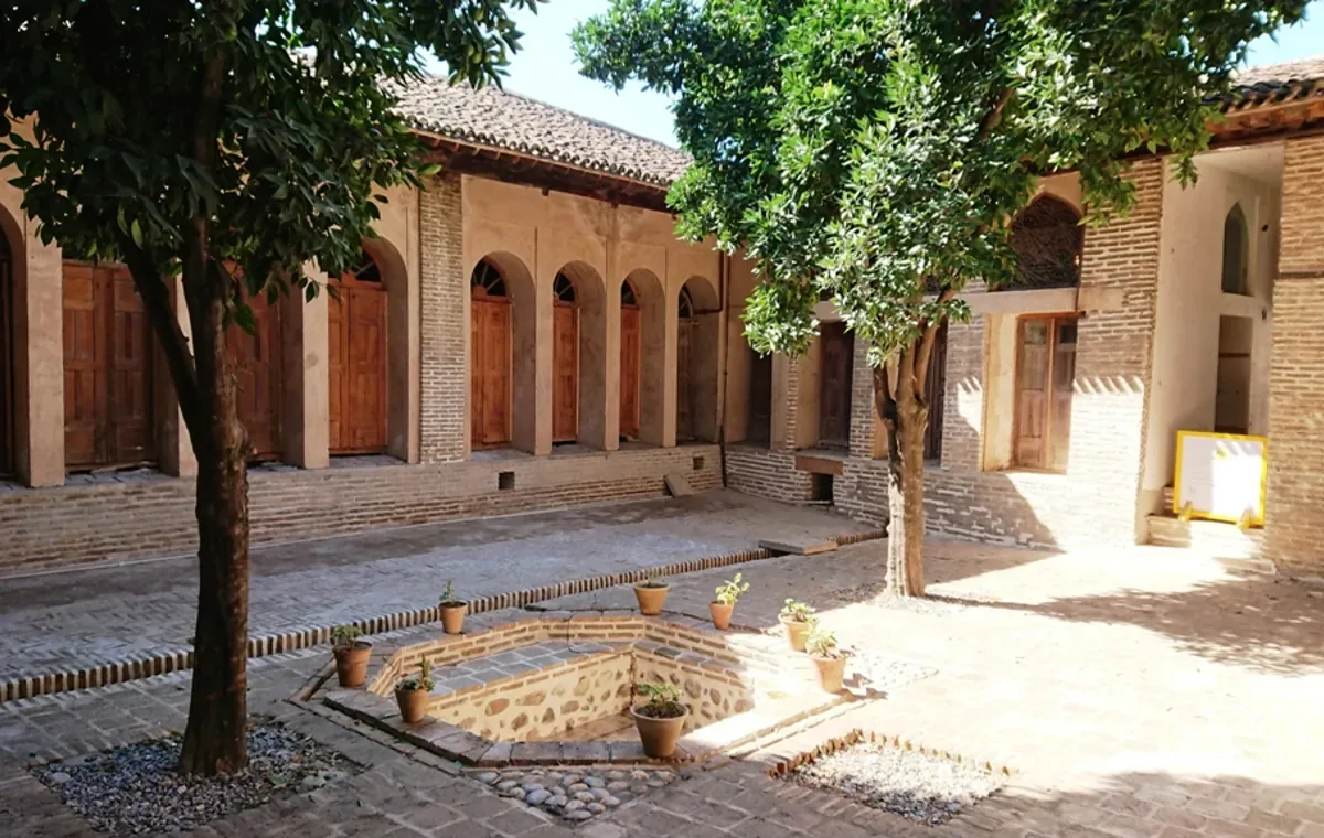 موزه صنایع‌دستی در خانه امیر لطیفی