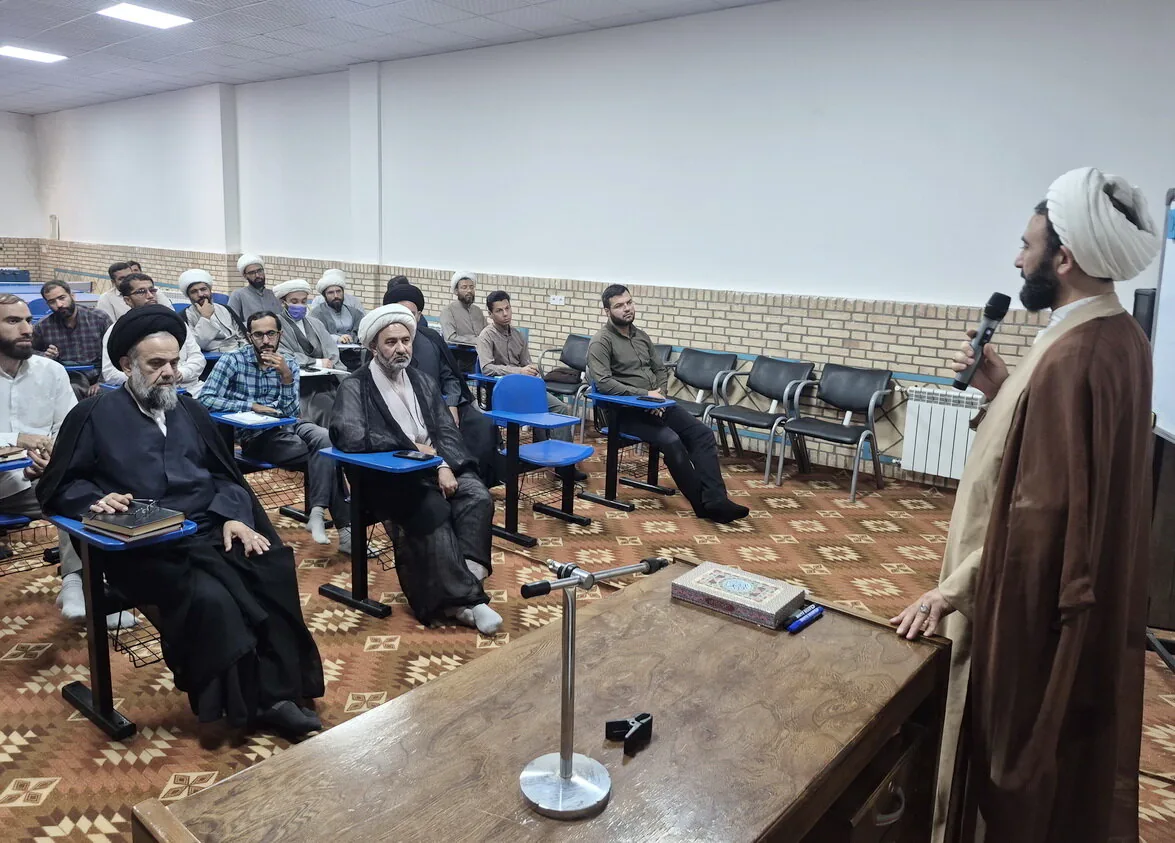 طلاب در رشتههای تخصصی حوزوی تحصیل کنند