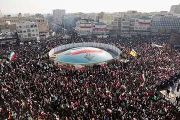 رسانه اصولگرا: چه کسی گفته شعار عدهای محدود در تجمعات شبانه، صدای همه است؟ / چرا صداوسیما بین اعتراض و حرفهای تفرقه انگیز تفاوت نمی گذارد؟
