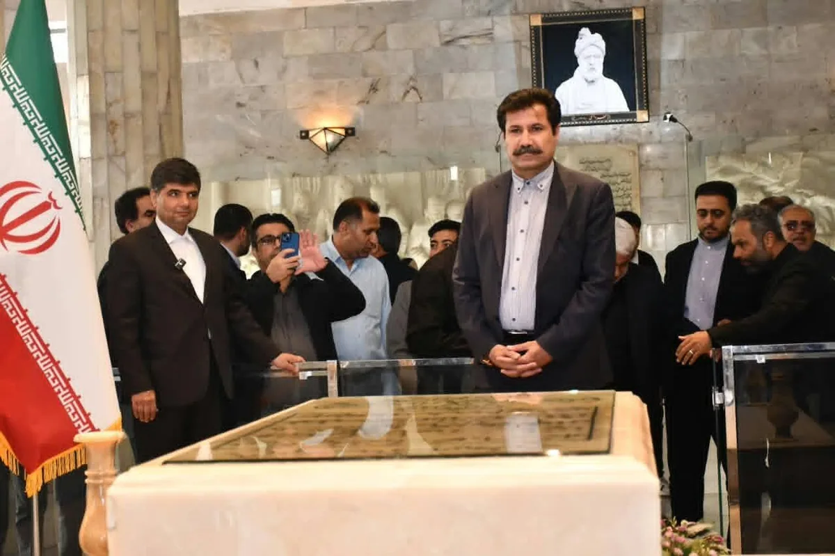 معاون رییسجمهور از آرامگاه فردوسی و شهر تاریخی توس بازدید کرد