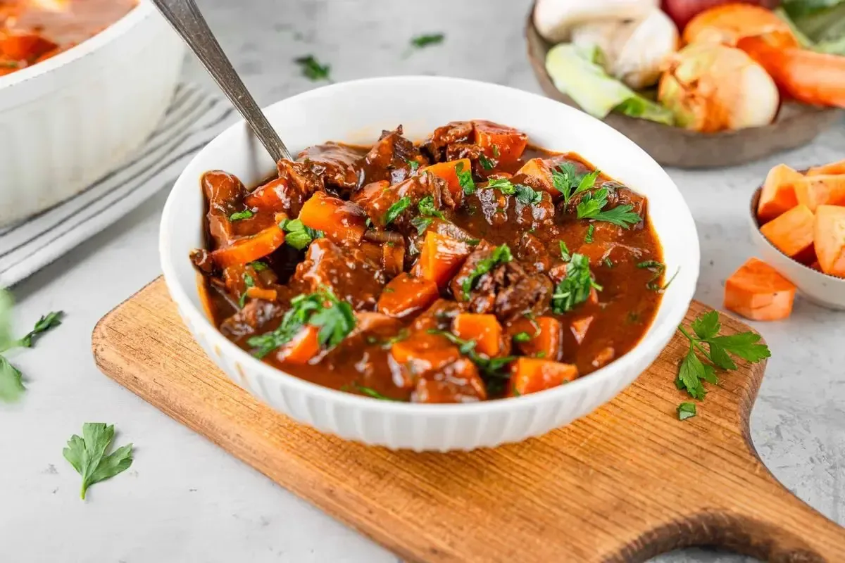 ناهار امروز: طرز تهیه خورش کدو حلوایی و آلو؛ خورشی متفاوت با طعم ملس و عطر زعفران