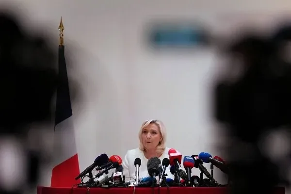 مارین لوپن: به کمکهای مالی پاریس به اوکراین پایان میدهیم