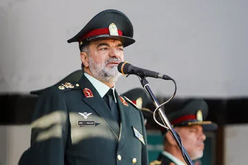 عکس | تصویری زیرخاکی از سردار رادان با لباس کردی در جبهه
