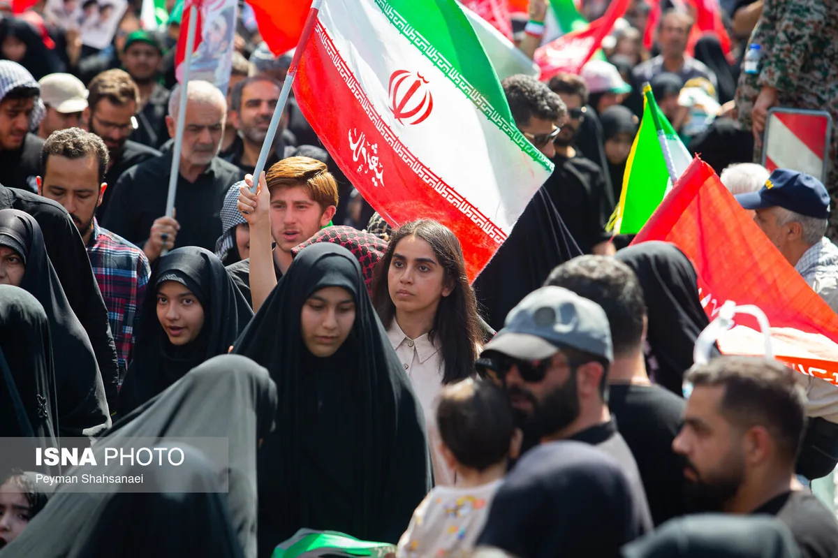 پوشش متفاوت زنان در مراسم تشییع پیکر رهبر شهید انقلاب