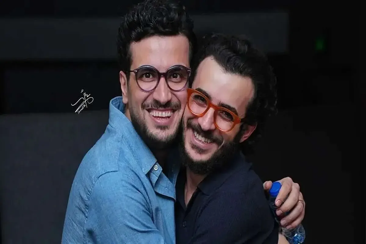 حضور امیرحسین قیاسی و همسرش در کنار امیرحسین آرمان و علی شادمان در یک اجرای تئاتری!