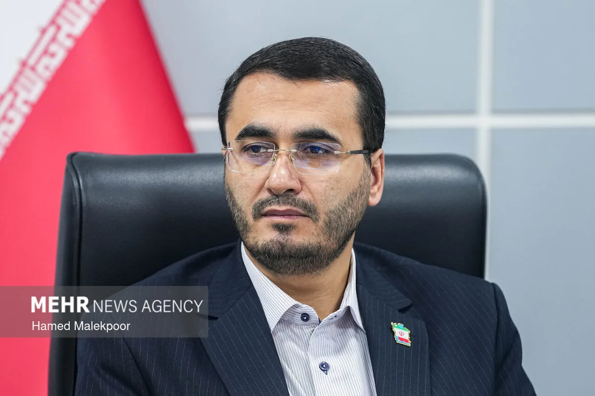 متفکرآزاد: وزیر ورزش درباره توهینها در ورزشگاه انزلی پاسخگو باشد