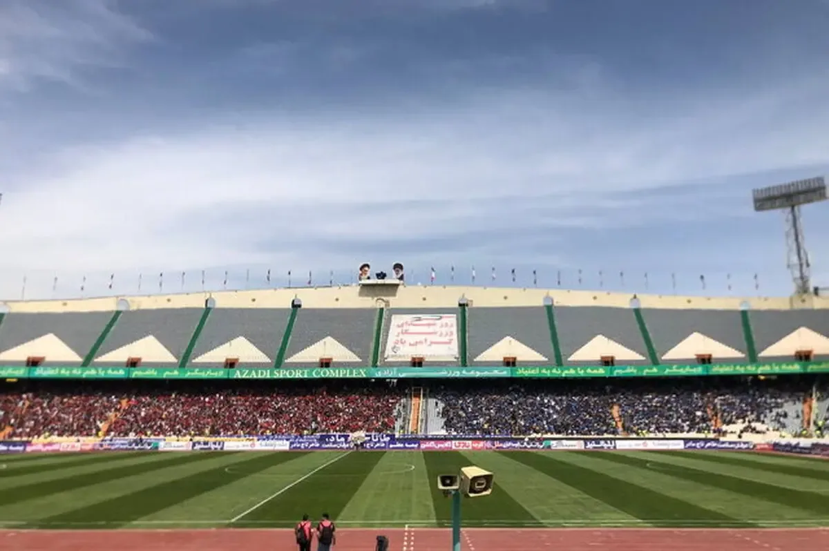 اعتراض کارگران ورزشگاه آزادی به پرداخت نشدن حقوق