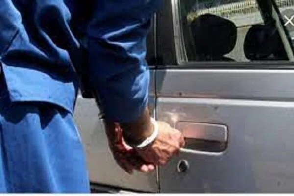 انهدام باند سرقت در اصفهان با کشف ۳۰ دستگاه پراید؛ ۲سارق دستگیر شدند