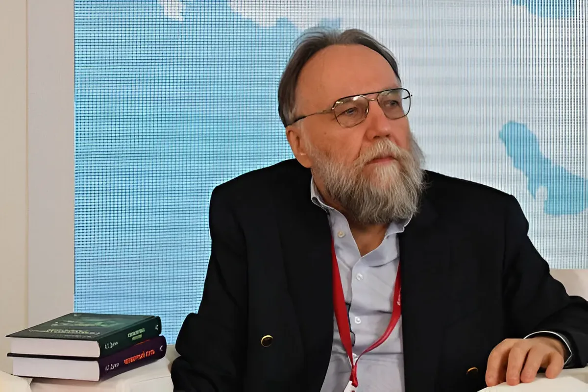 الکساندر دوگین، فیلسوف نزدیک به پوتین: از نظر من، مرگ ناگهانی لیندسی گراهام کار موساد بود تا ترامپ را به ازسرگیری جنگ تمامعیار با ایران سوق دهد / پیام این اقدام به ترامپ کاملاً روشن است: «نفر بعدی تو هستی»