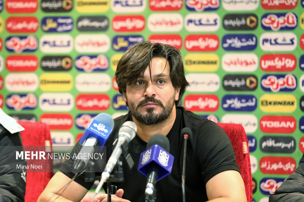 هرگز به بازیکنی نگفتهام برای اتلاف وقت روی زمین بخوابد